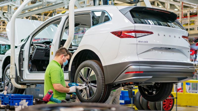 Tuzemský průmysl prochází recesí, kterou mírní pouze silná výroba automobilů. Foto:Škoda Auto