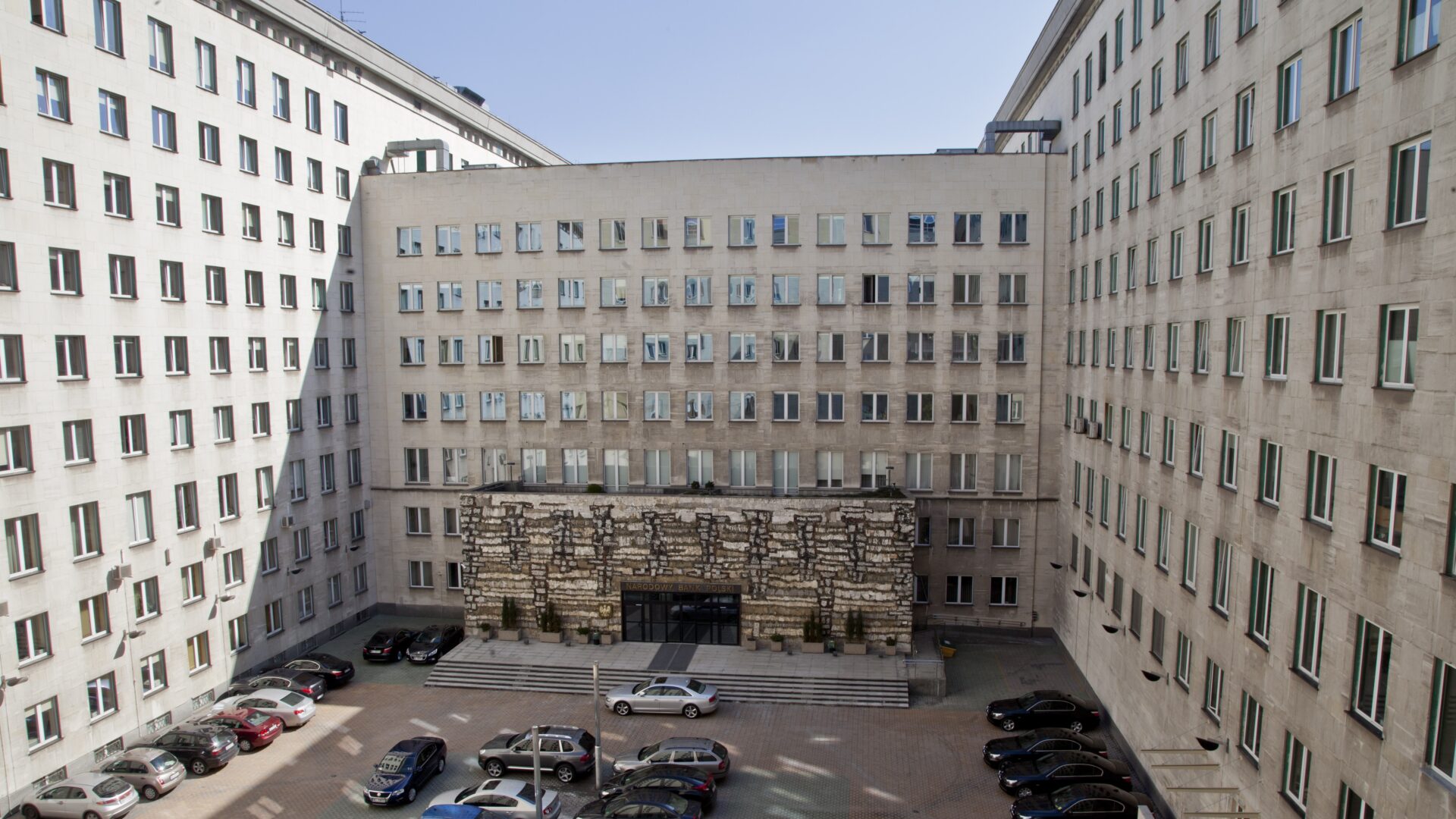 Měnový výbor polské centrální banky snížil základní úrokovou sazbu o čtvrt procentního bodu na 5,75 procenta. Foto: Wikimedia