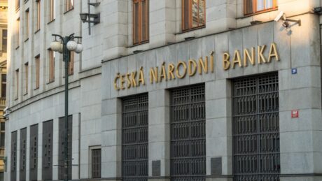 V srpnu prodloužila ČNB řadu čistých nákupů zlata dokonce na osmnáct měsíců. Za tuto dobu nashromáždila 33 tun zlata, čímž zvedla své celkové zlaté rezervy na 45 tun. Ilustrační foto: iStock