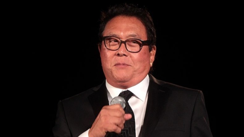 Robert Kiyosaki, autor bestselleru Bohatý táta, chudý táta a finanční komentátor, se na síti X podělil o své postřehy ze současného stavu trhu se zlatem. Zdroj: commons.wikimedia.org