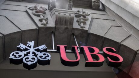 Komoditní stratégové největší švýcarské banky UBS očekávají, že cena v březnu 2025 se bude obchodovat poblíž 2 850 dolarů za unci. Ilustrační foto: iStock