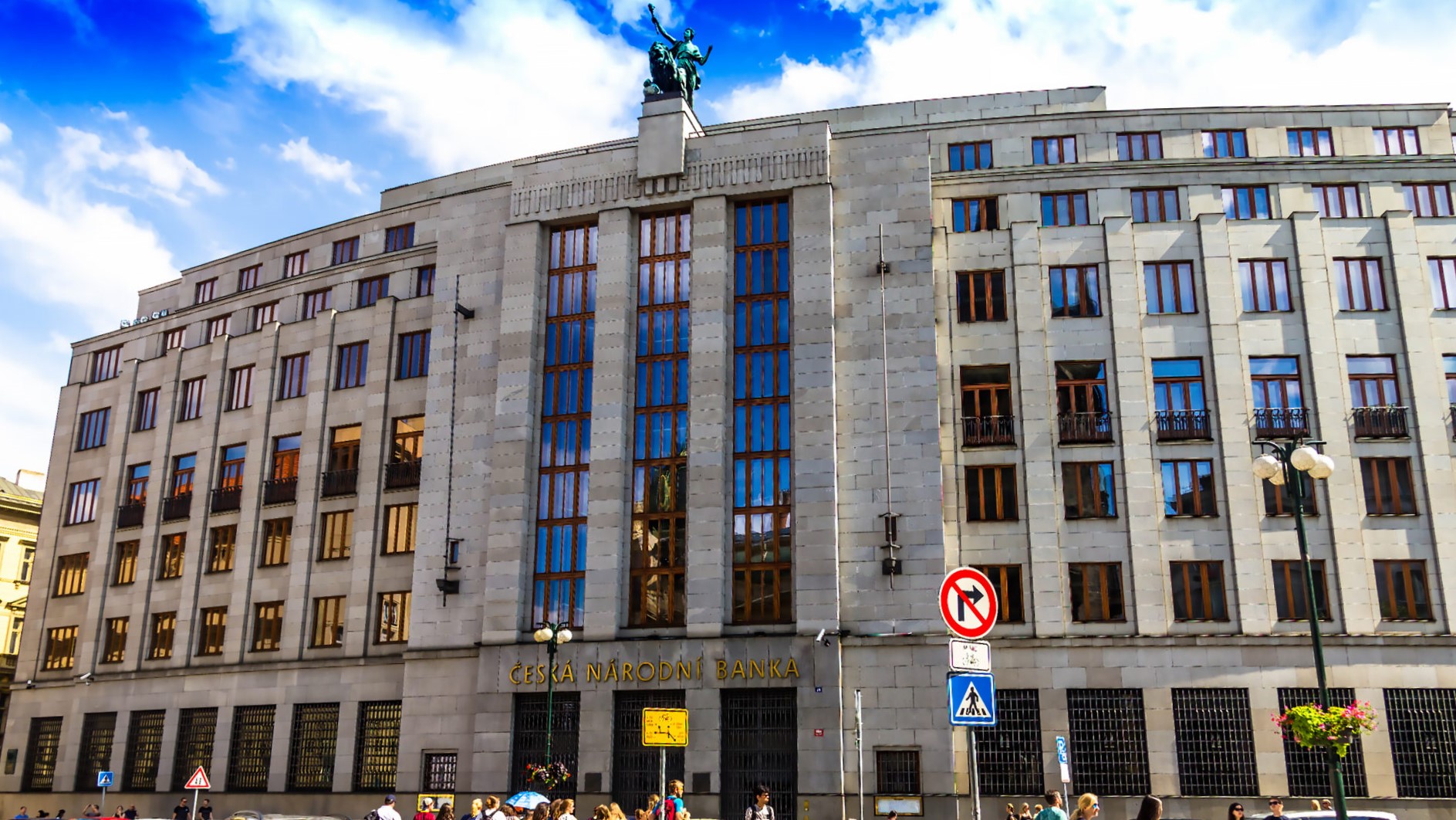 Česká národní banka dosáhla v říjnu poloviny svého cíle nashromáždit ve svých devizových rezervách 100 tun zlata. Ilustrační foto: iStock