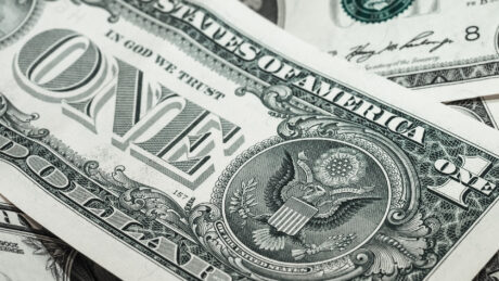 Americký dolar mírně oslabuje vůči euru, vůči japonskému jenu se však vyšplhal až na devítiměsíční maximum. Foto: Pixabay