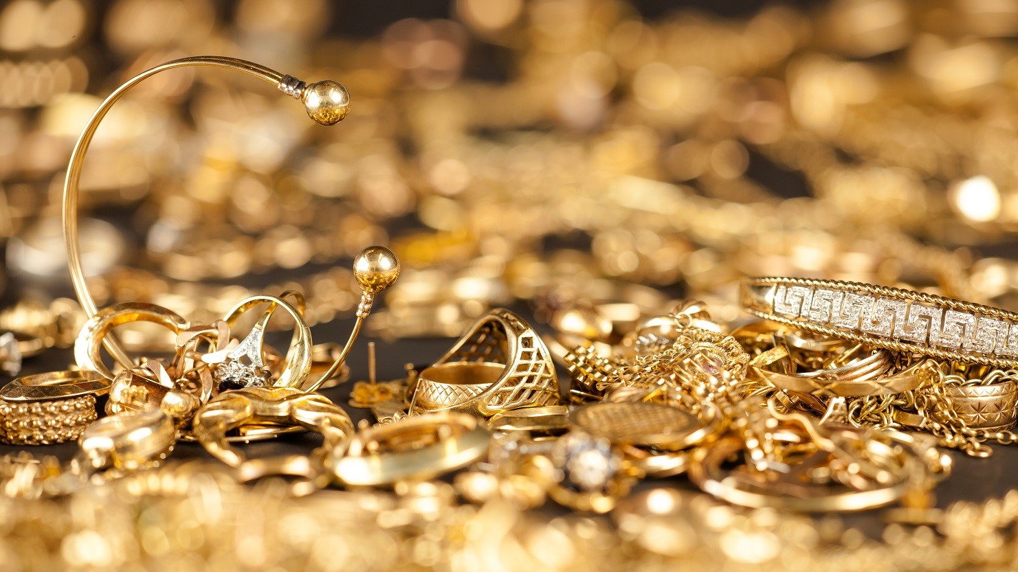 Z veškerého vytěženého zlata se asi 45 procent nachází ve formě šperků, zatímco 22 procent je drženo investory ve formě slitků a mincí. Ilustrační foto: iStock
