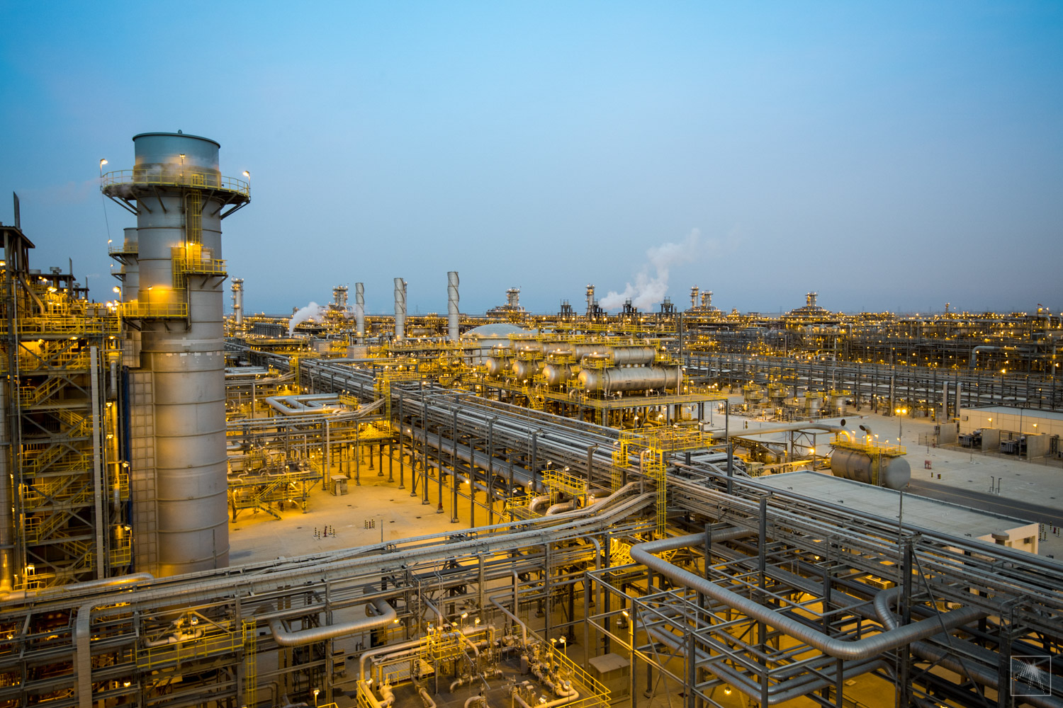 Специализация оаэ. Добыча нефти Сауди Арамко. Компания Saudi Arabian Oil. Завод Saudi Aramco. Саудовская Аравия цветная металлургия.