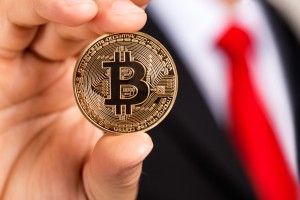 Hodnota kybernetické měny bitcoin se včera propadla o více než 20 procent a vrátila se pod hranici 1000 dolarů. Foto: iStock