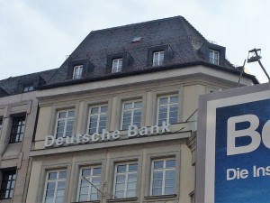 Deutsche Bank je jednou z řady finančních institucí, které americké úřady začaly vyšetřovat kvůli praktikám při prodeji hypotečních cenných papírů před finanční krizí z let 2007 až 2009. Foto: Pavel Lukeš