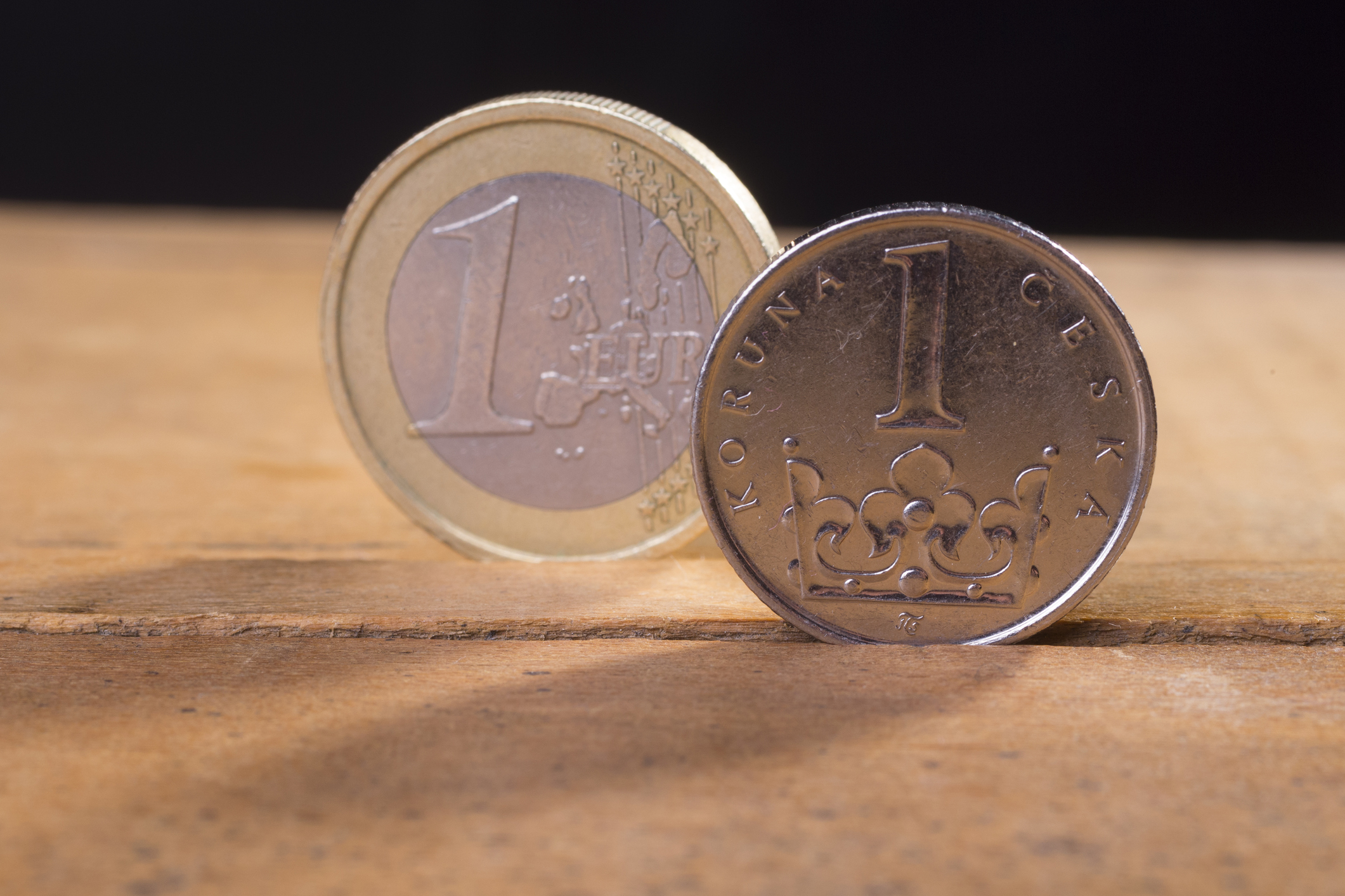 Koruna Podle Analytik B hem 12 M s c Zpevn Na 25 K EUR Zlato cz