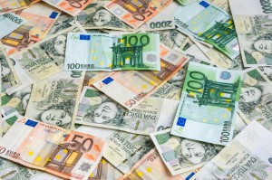 Režim devizových intervencí centrální banka zahájila v listopadu 2013 s cílem oslabit korunu a držet její kurz poblíž 27 Kč/EUR. Ilustrační foto: iStock