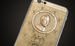 Putin na nejmodernějším iPhone 7 ve zlatě a s diamanty za necelých 100 tisíc korun. Reprofoto: caviar-phone.ru