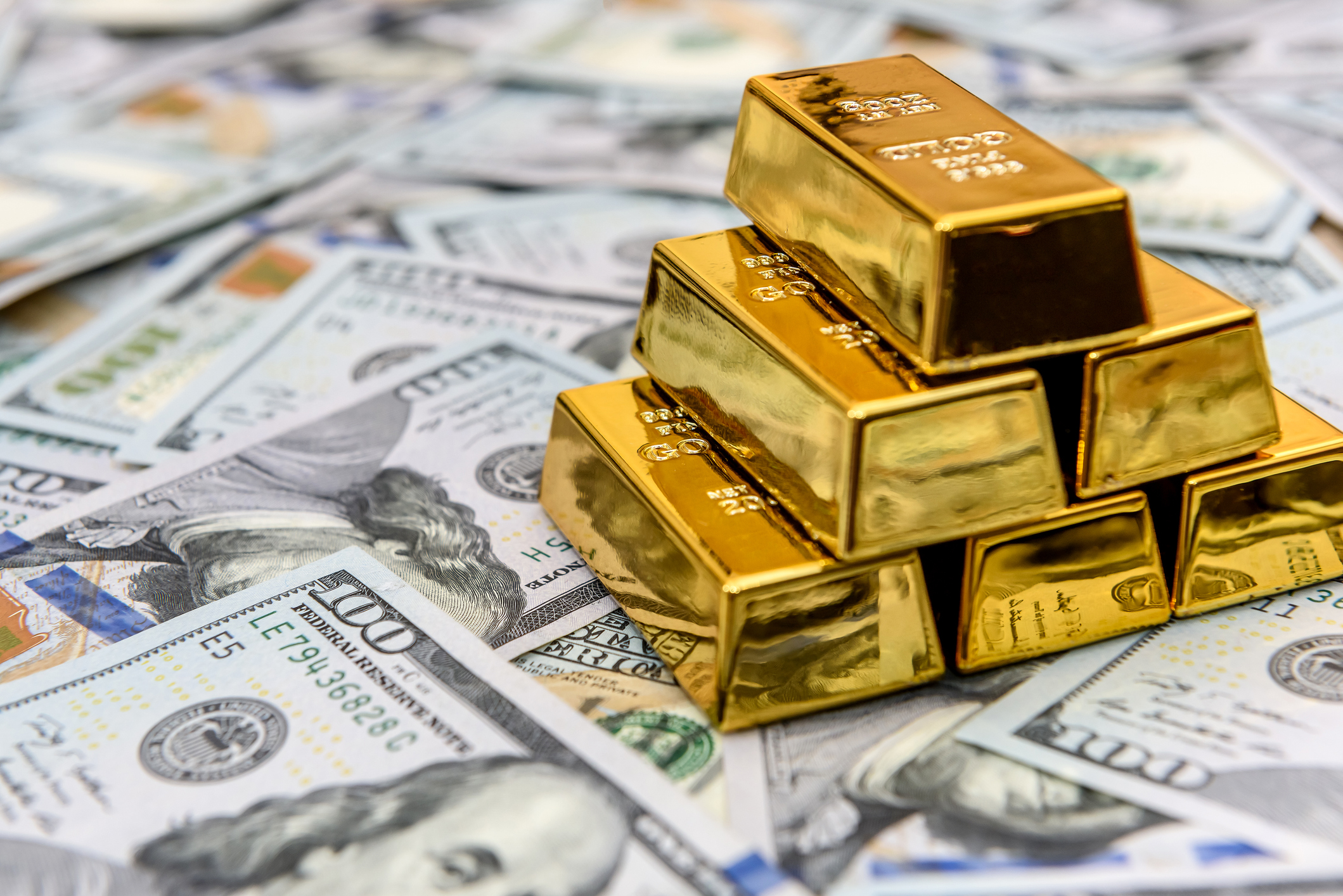 zlato-dolar_iStock-1142839776.jpg