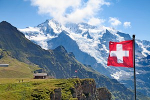 Švýcaři drtivou většinou odmítli možnost nechat si od státu doživotně vyplácet pravidelný plat. Foto: Shutterstock